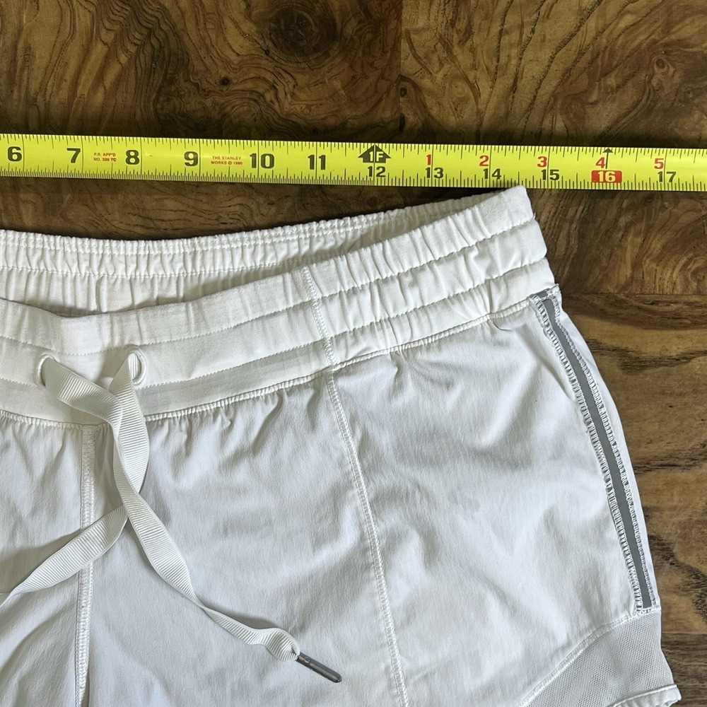 Lululemon Hotty Hot Short Size 6 White Reflective Detail - Picture 5 of 6
